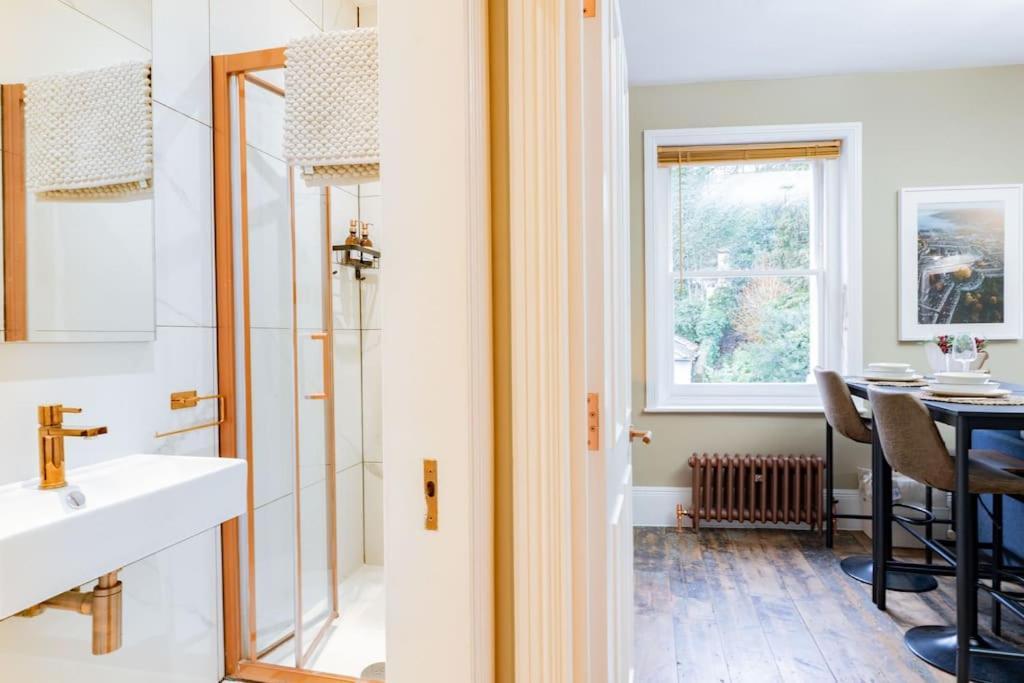 Stunning Boutique Flat In Central Location - Beatrice Bath Buitenkant foto