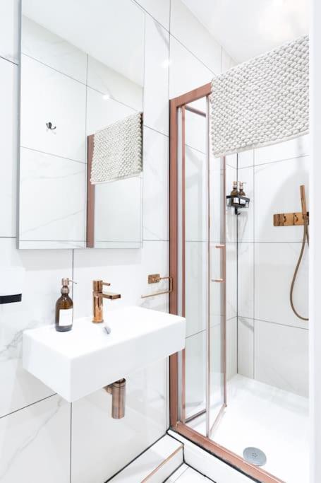 Stunning Boutique Flat In Central Location - Beatrice Bath Buitenkant foto